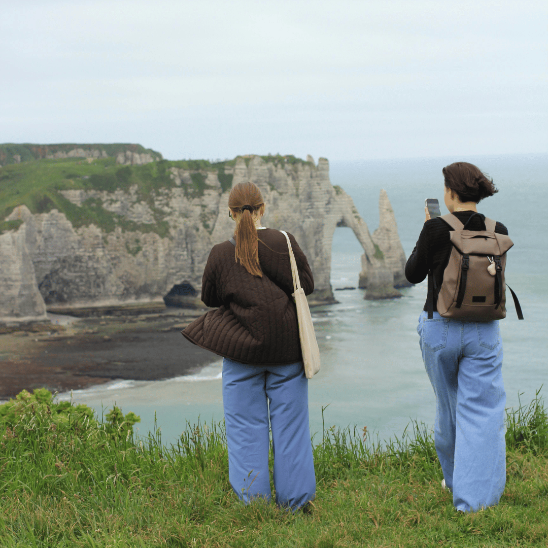Vue sur les falaises emblématiques d’Étretat